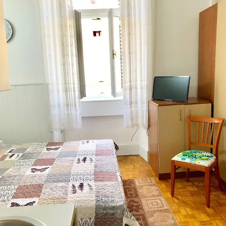 Apartment Studio & Free Parking, Aircool, Fresh Bedding *