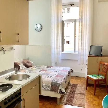 Studio & Free Parking, Aircool, Fresh Bedding *